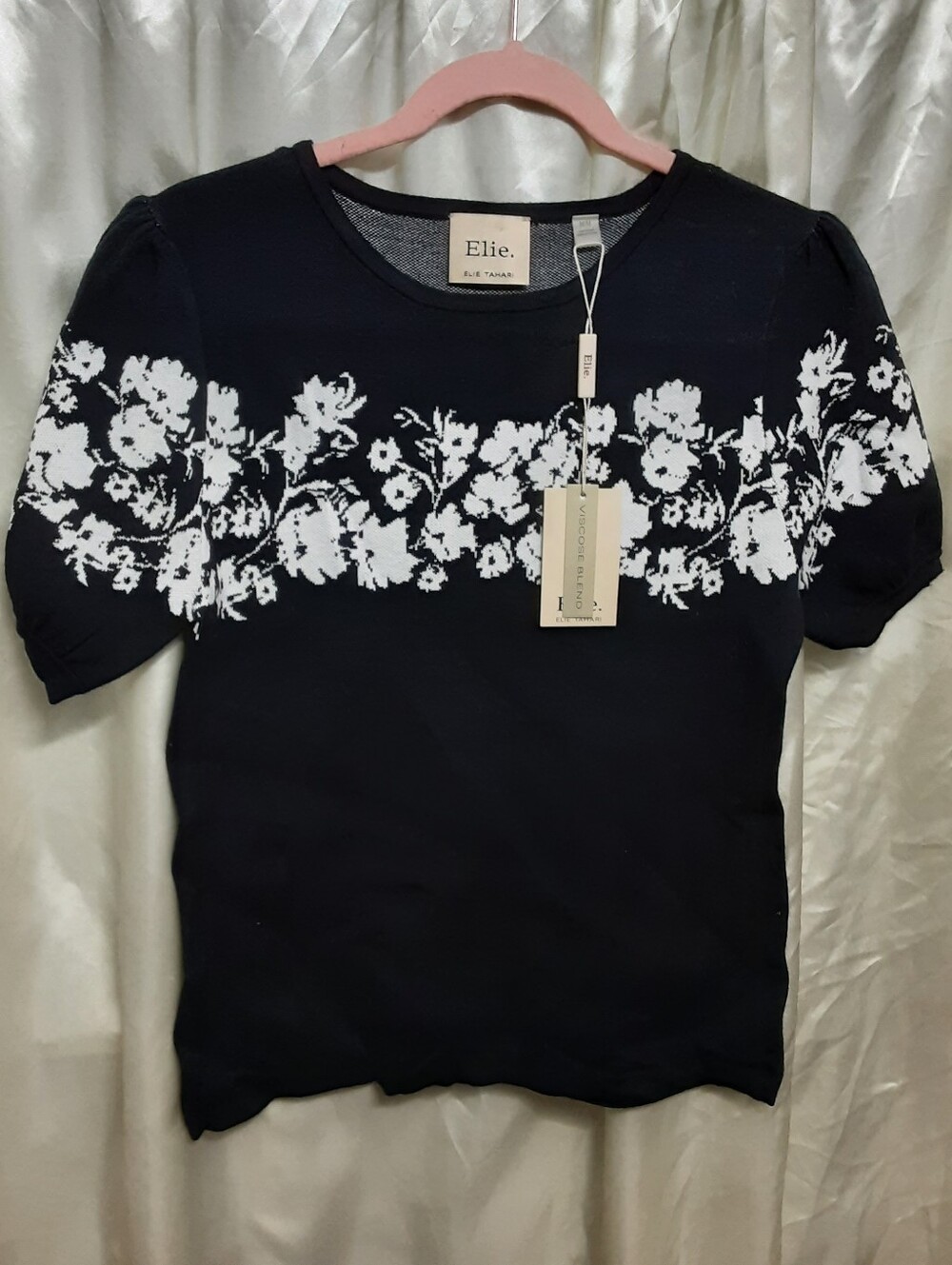 Elie Tahari Black Floral Crewneck Short Sleeve Top